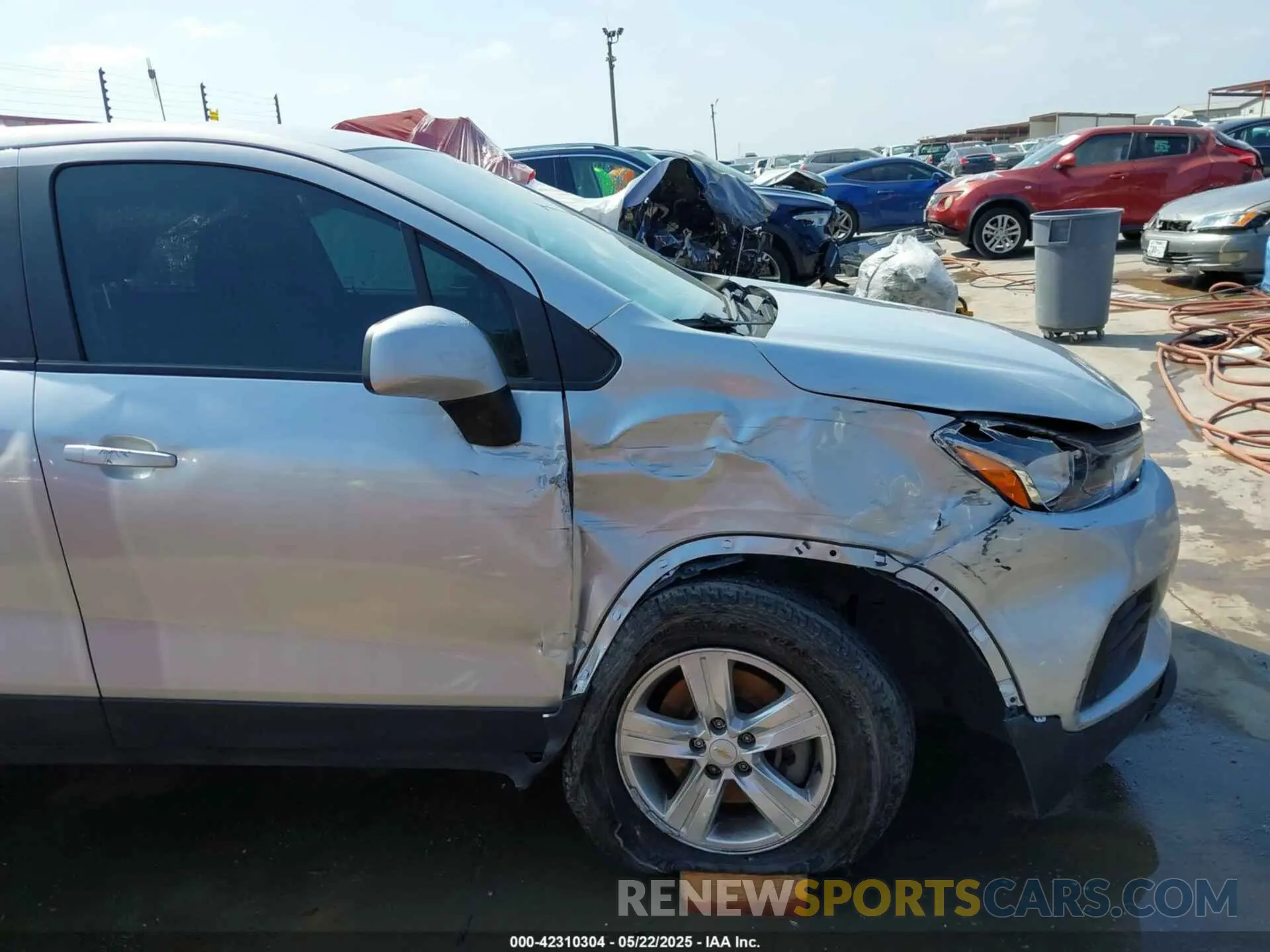 17 Photograph of a damaged car KL7CJKSB1LB039707 CHEVROLET TRAX 2020
