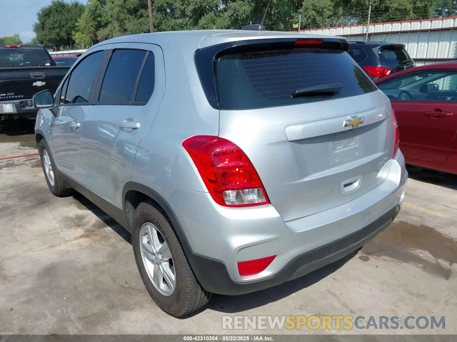 3 Photograph of a damaged car KL7CJKSB1LB039707 CHEVROLET TRAX 2020