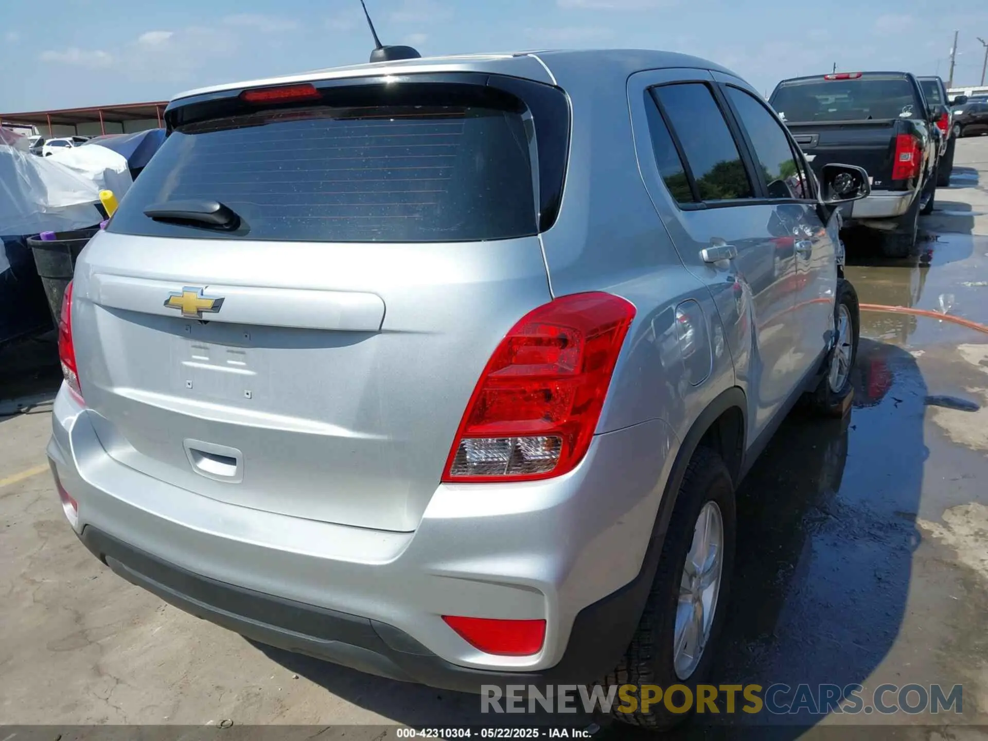 4 Photograph of a damaged car KL7CJKSB1LB039707 CHEVROLET TRAX 2020