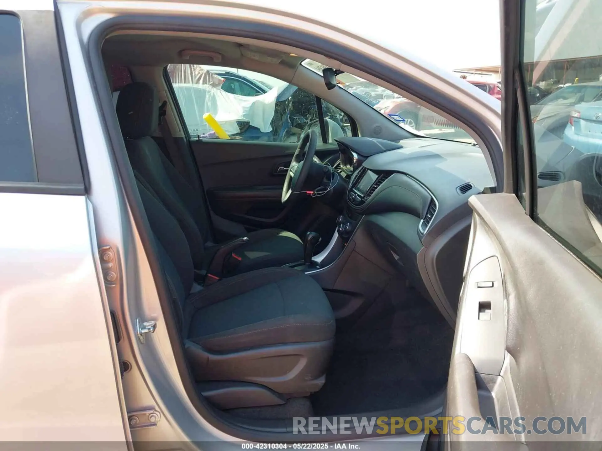 5 Photograph of a damaged car KL7CJKSB1LB039707 CHEVROLET TRAX 2020