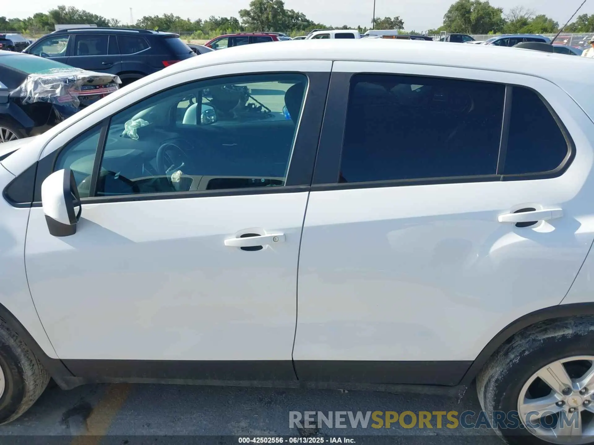 14 Photograph of a damaged car KL7CJKSB1LB059083 CHEVROLET TRAX 2020