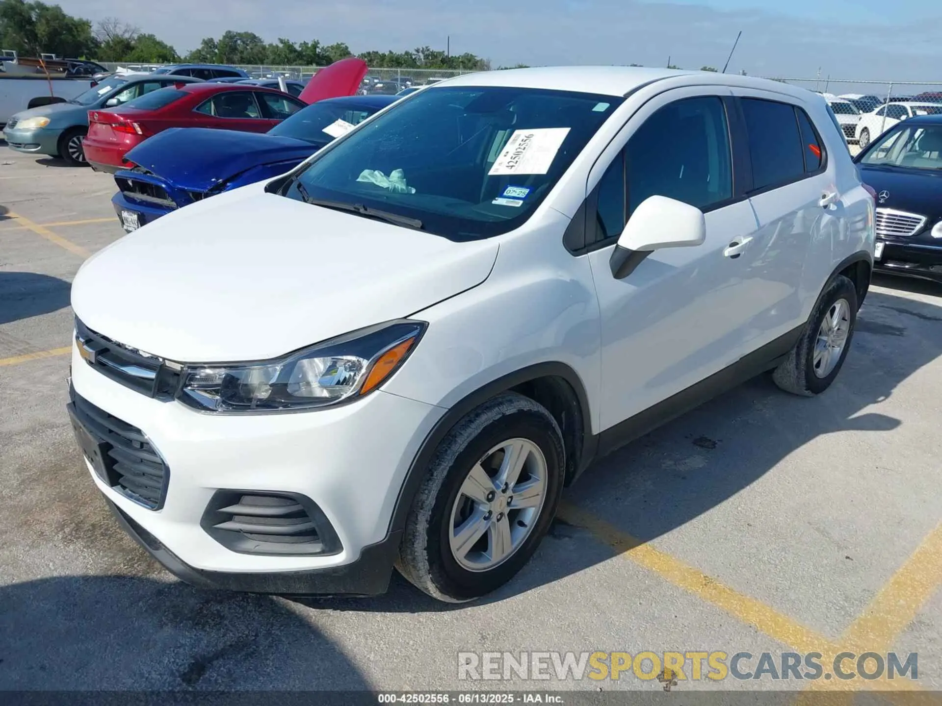 2 Photograph of a damaged car KL7CJKSB1LB059083 CHEVROLET TRAX 2020