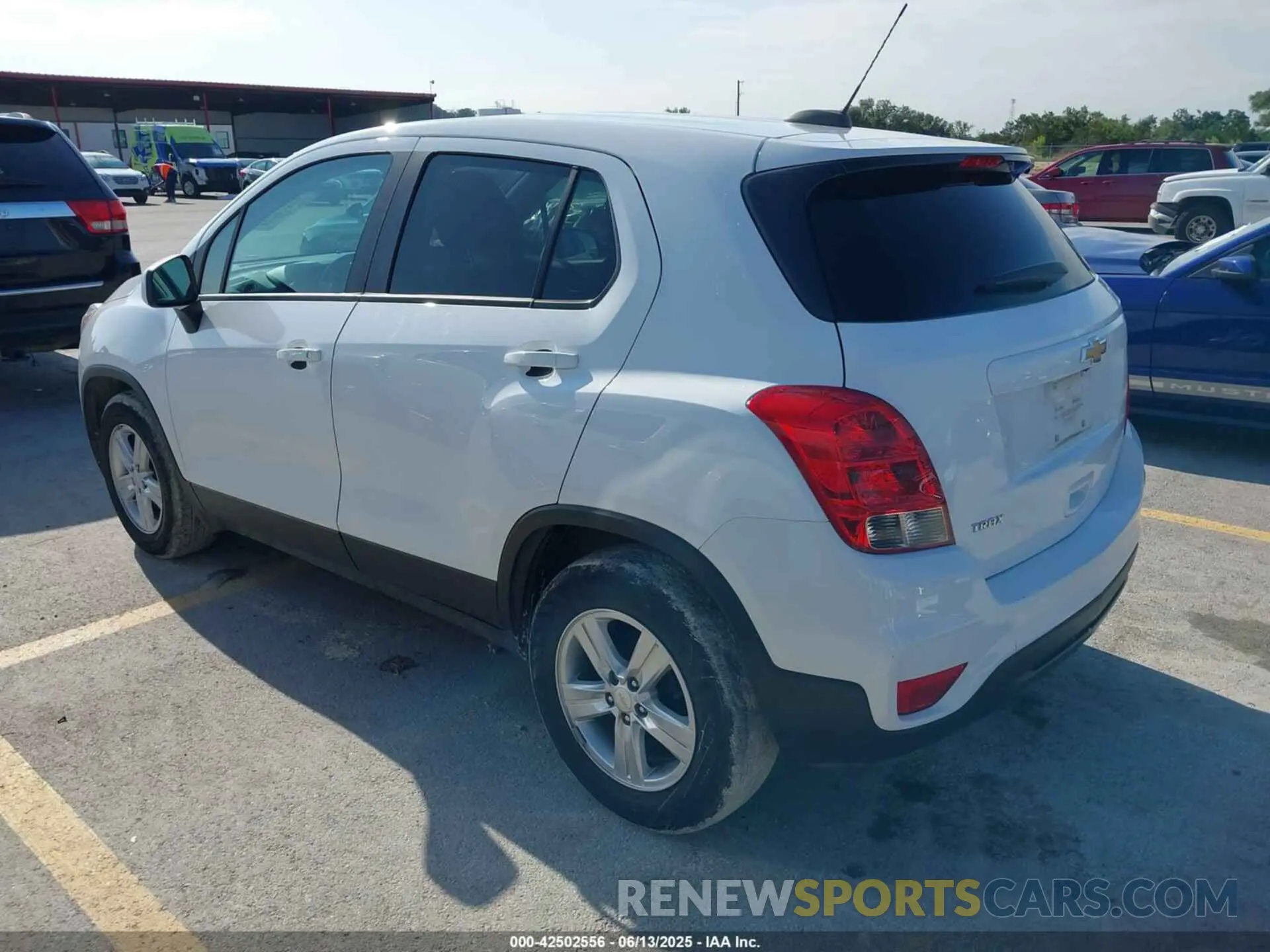 3 Photograph of a damaged car KL7CJKSB1LB059083 CHEVROLET TRAX 2020