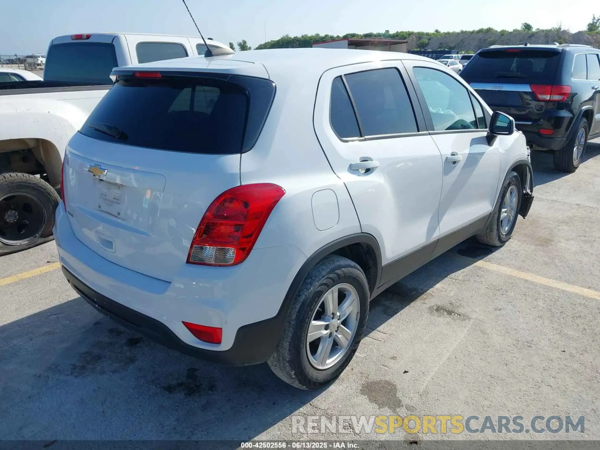 4 Photograph of a damaged car KL7CJKSB1LB059083 CHEVROLET TRAX 2020