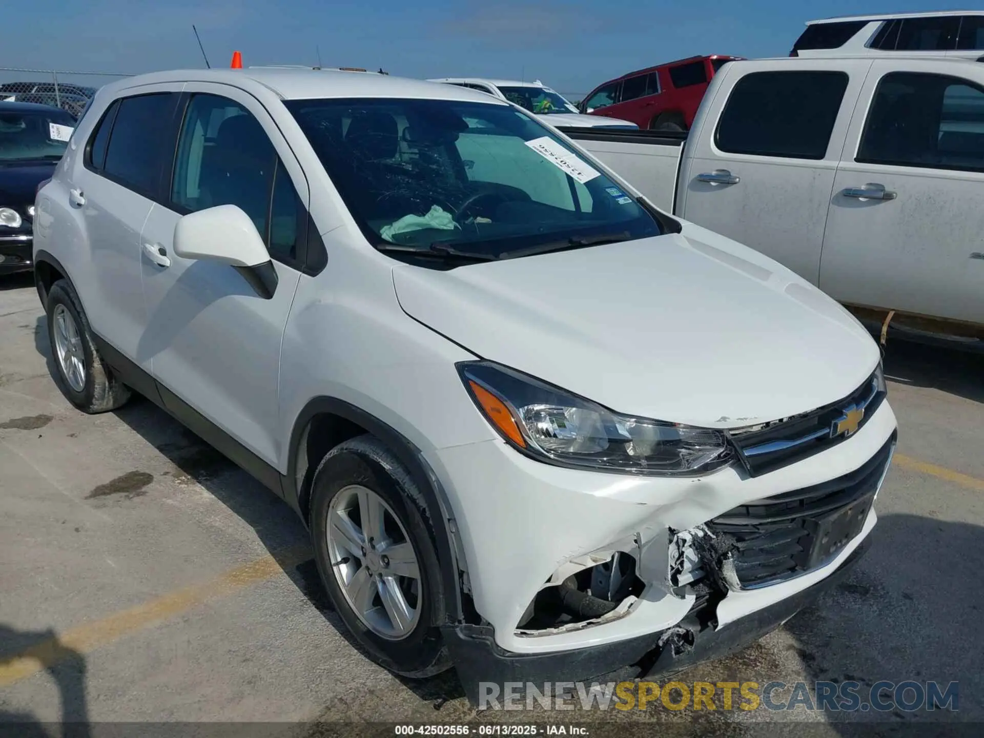 6 Photograph of a damaged car KL7CJKSB1LB059083 CHEVROLET TRAX 2020
