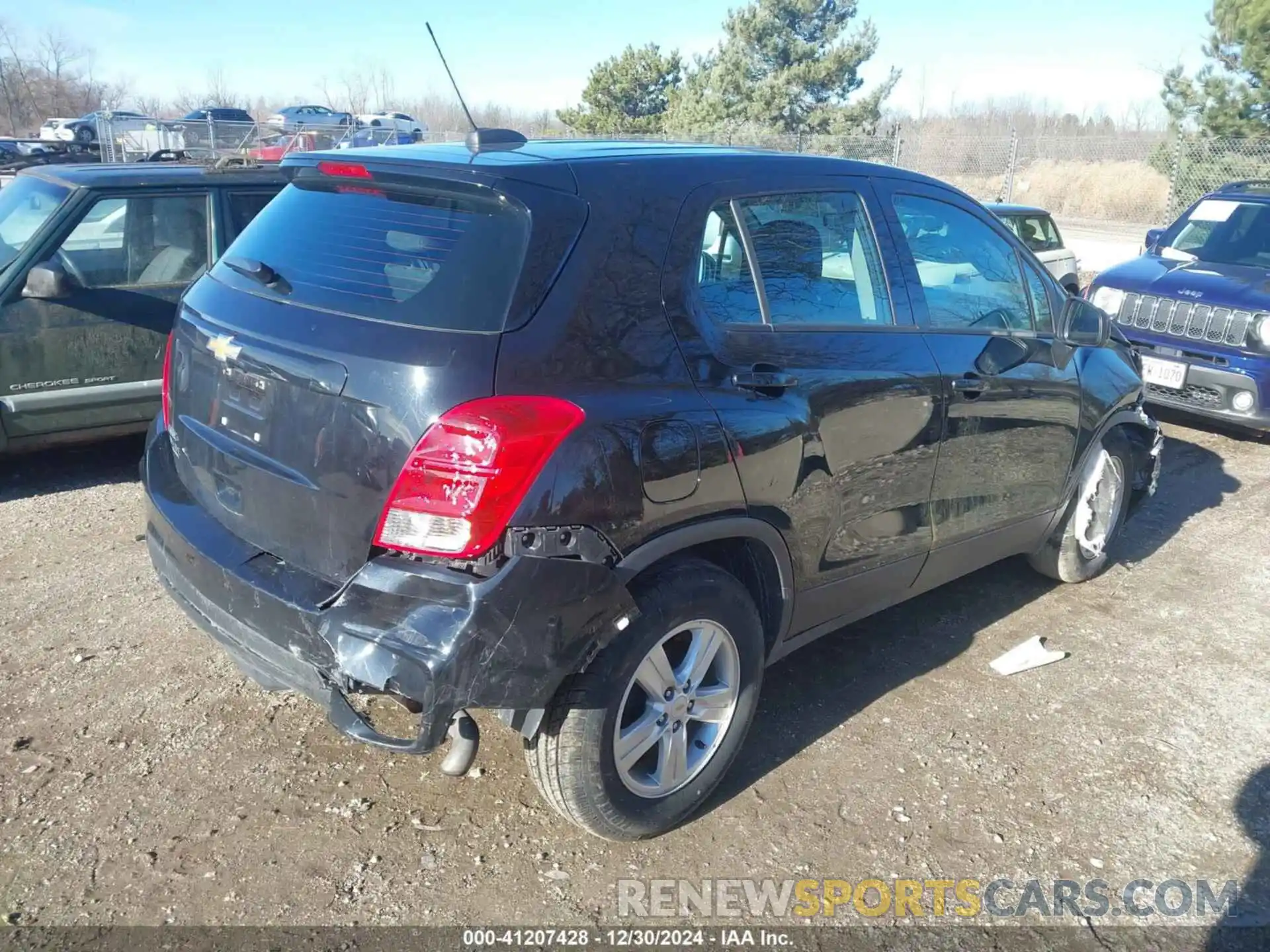 4 Photograph of a damaged car KL7CJKSB1LB336699 CHEVROLET TRAX 2020