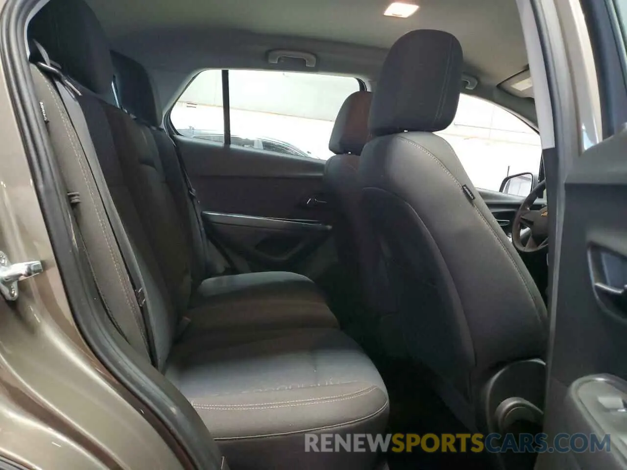 11 Photograph of a damaged car KL7CJKSB1LB342017 CHEVROLET TRAX 2020