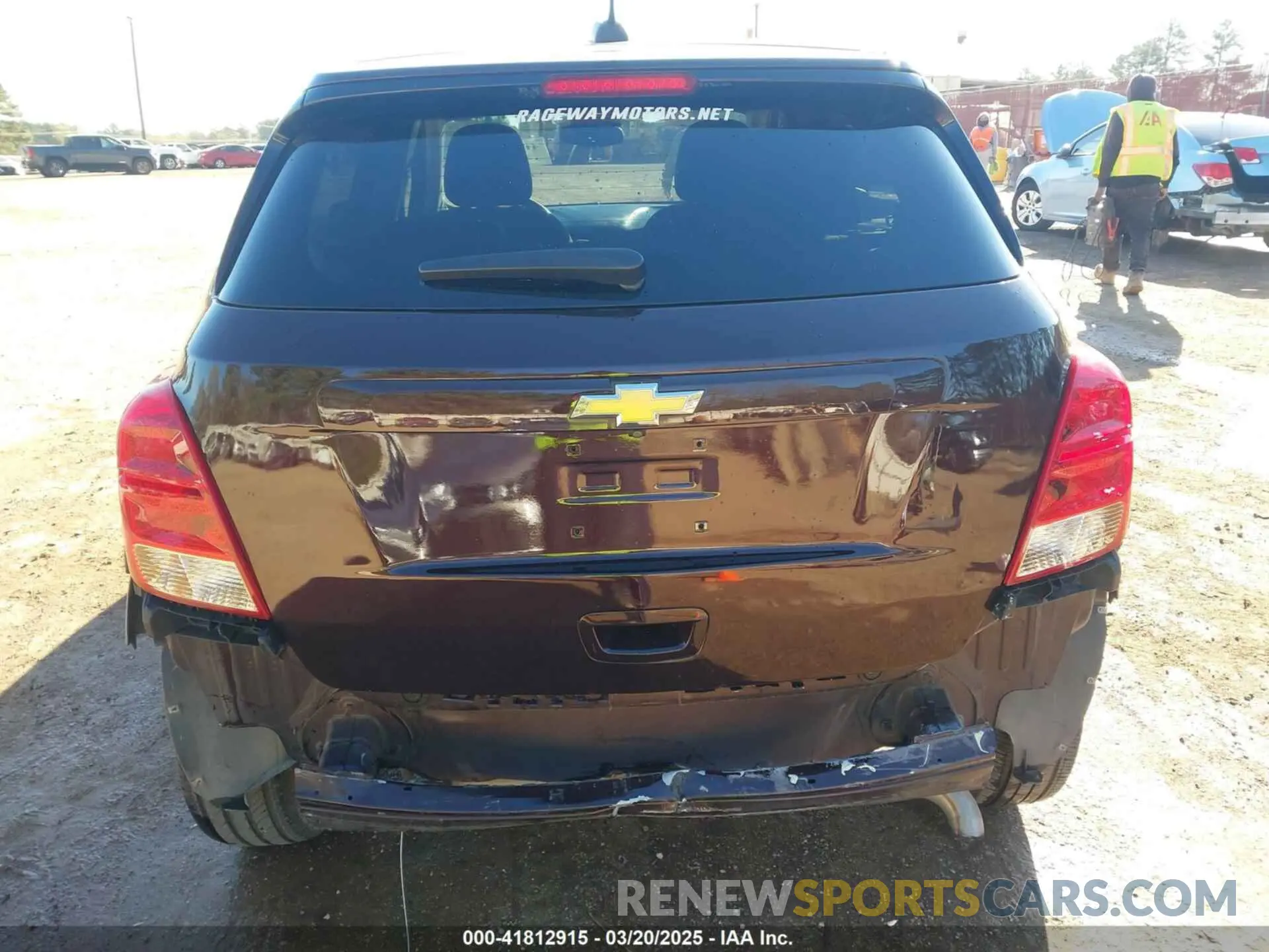 17 Photograph of a damaged car KL7CJKSB1LB346150 CHEVROLET TRAX 2020