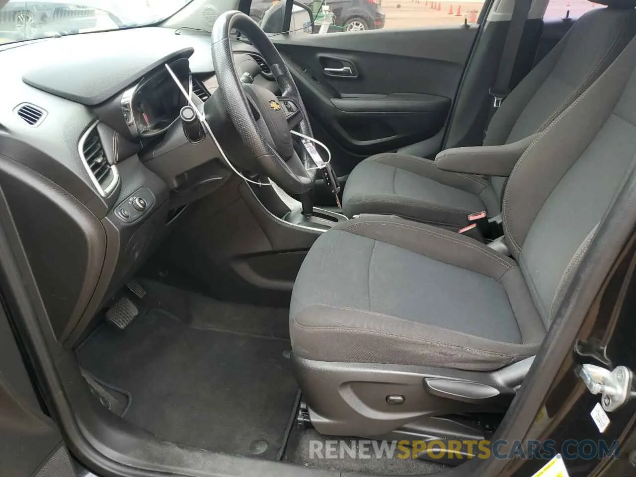 7 Photograph of a damaged car KL7CJKSB2LB083974 CHEVROLET TRAX 2020