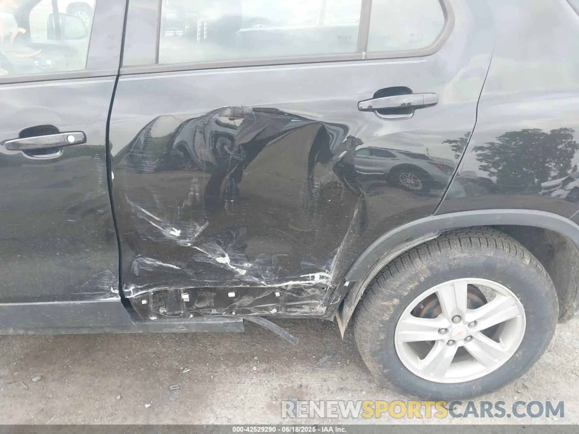 17 Photograph of a damaged car KL7CJKSB2LB086759 CHEVROLET TRAX 2020
