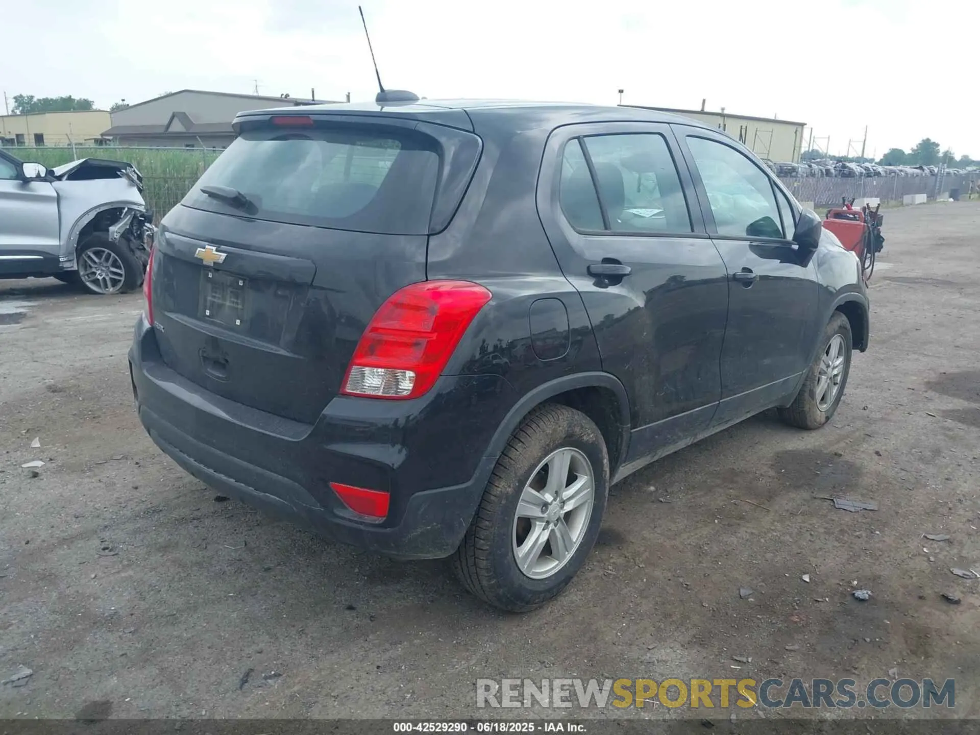 4 Photograph of a damaged car KL7CJKSB2LB086759 CHEVROLET TRAX 2020