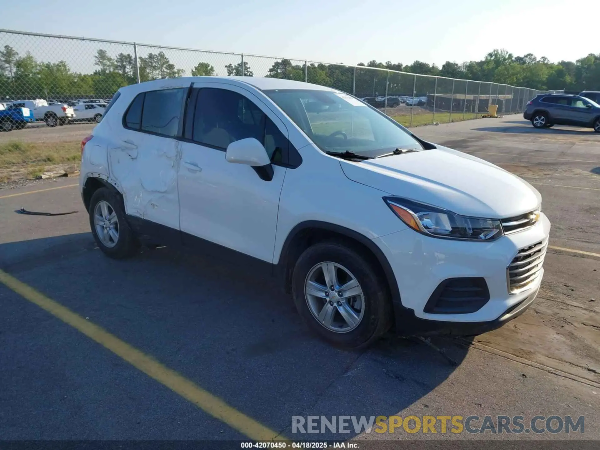 1 Photograph of a damaged car KL7CJKSB2LB316543 CHEVROLET TRAX 2020