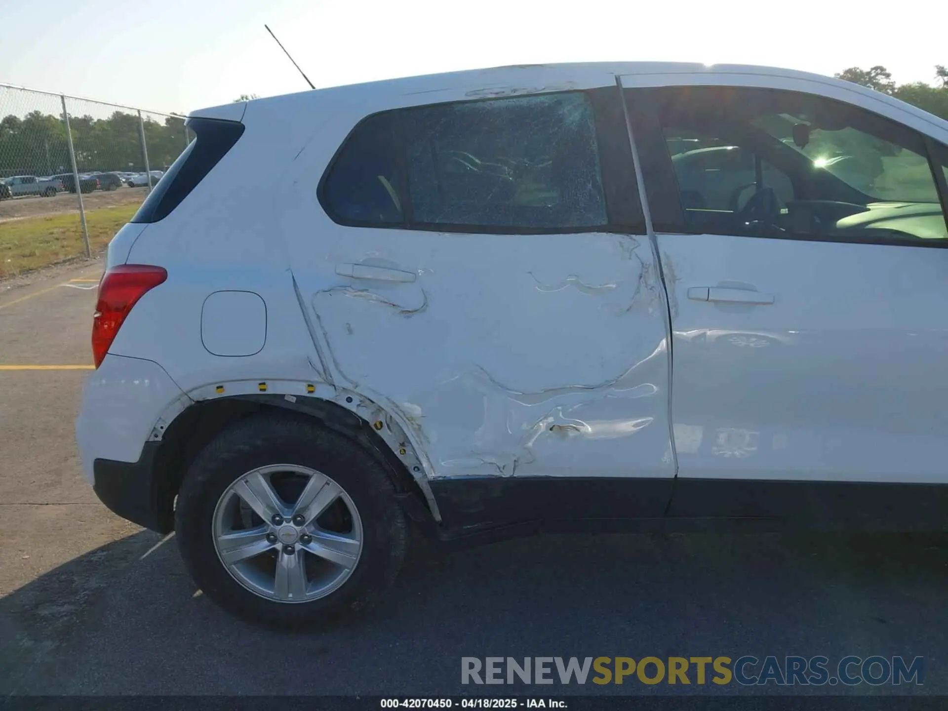 18 Photograph of a damaged car KL7CJKSB2LB316543 CHEVROLET TRAX 2020
