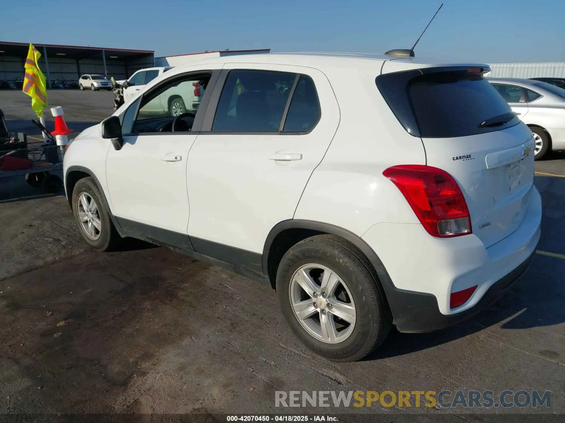 3 Photograph of a damaged car KL7CJKSB2LB316543 CHEVROLET TRAX 2020