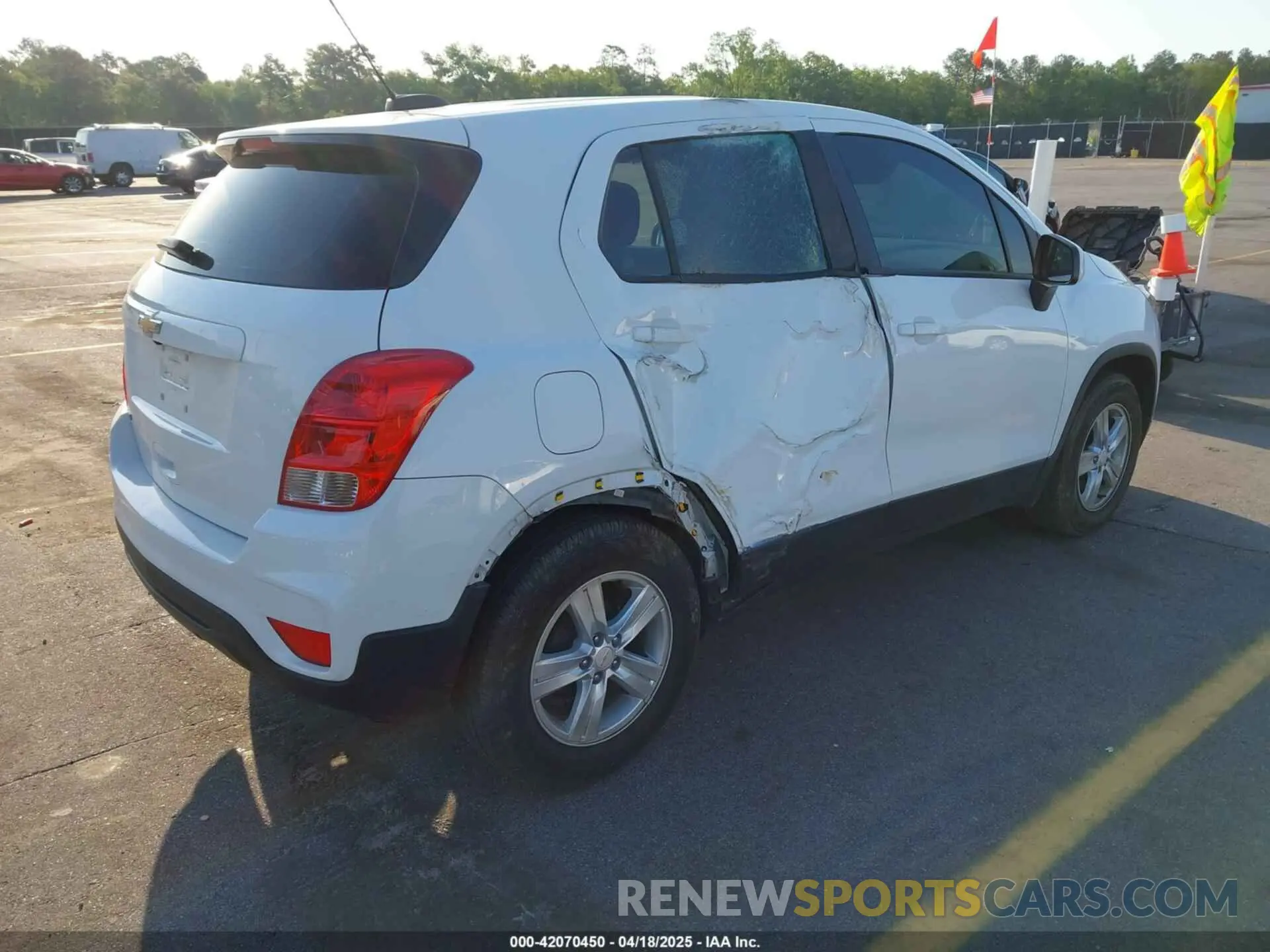 4 Photograph of a damaged car KL7CJKSB2LB316543 CHEVROLET TRAX 2020