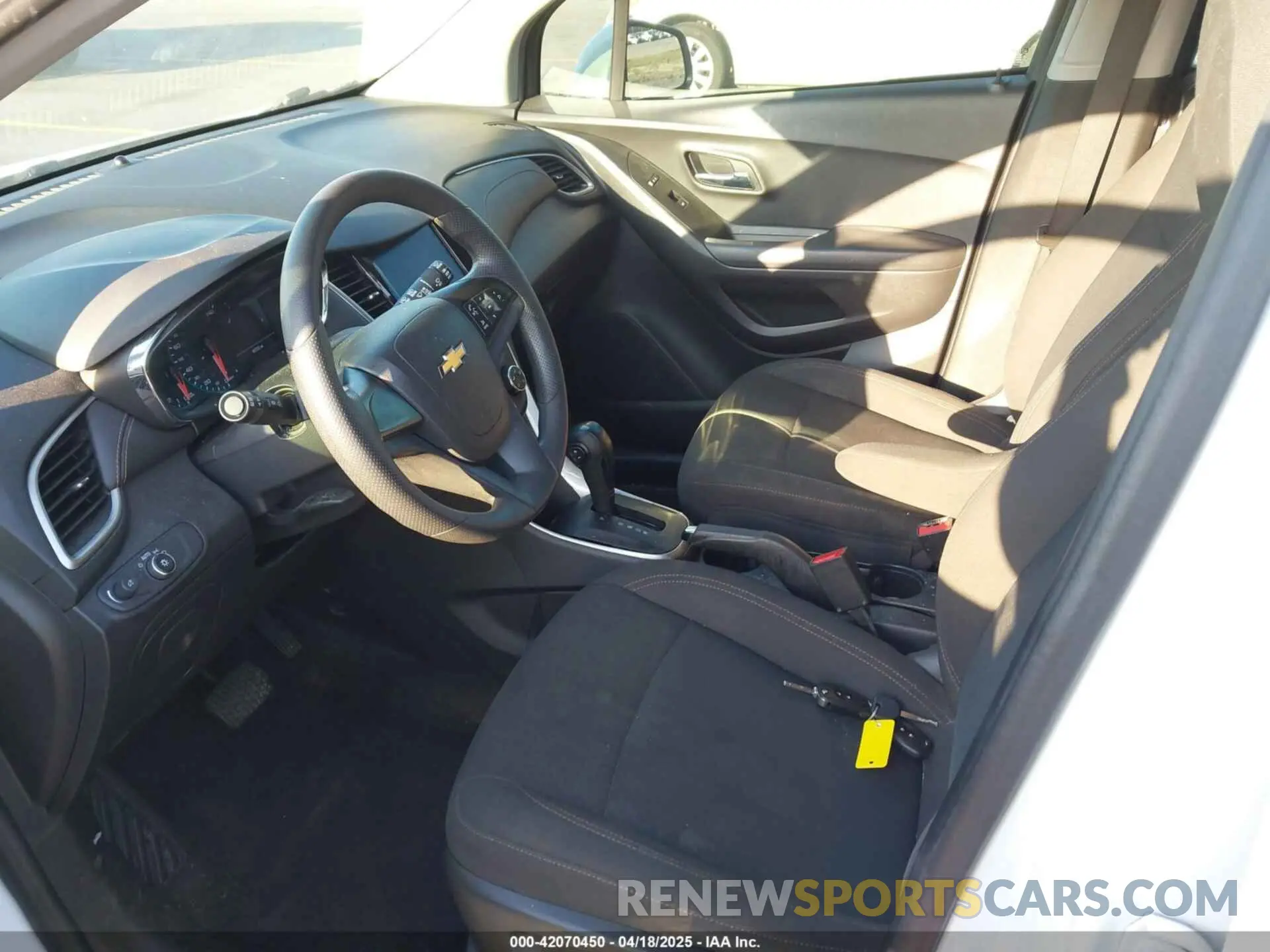5 Photograph of a damaged car KL7CJKSB2LB316543 CHEVROLET TRAX 2020