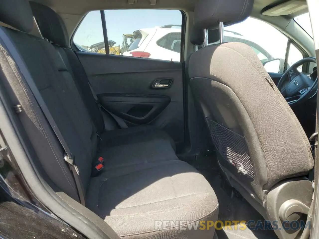 11 Photograph of a damaged car KL7CJKSB2LB318230 CHEVROLET TRAX 2020