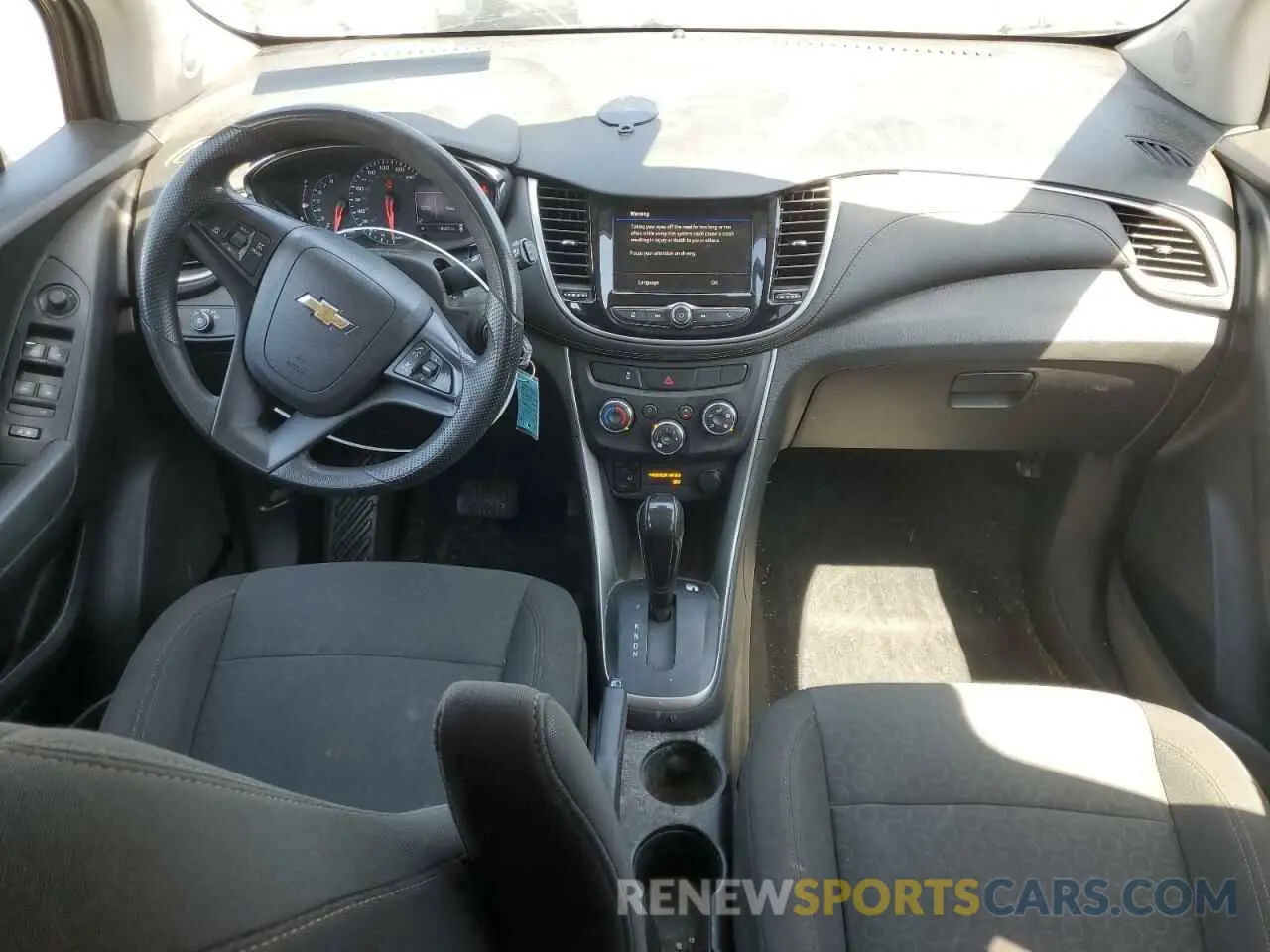8 Photograph of a damaged car KL7CJKSB2LB318230 CHEVROLET TRAX 2020