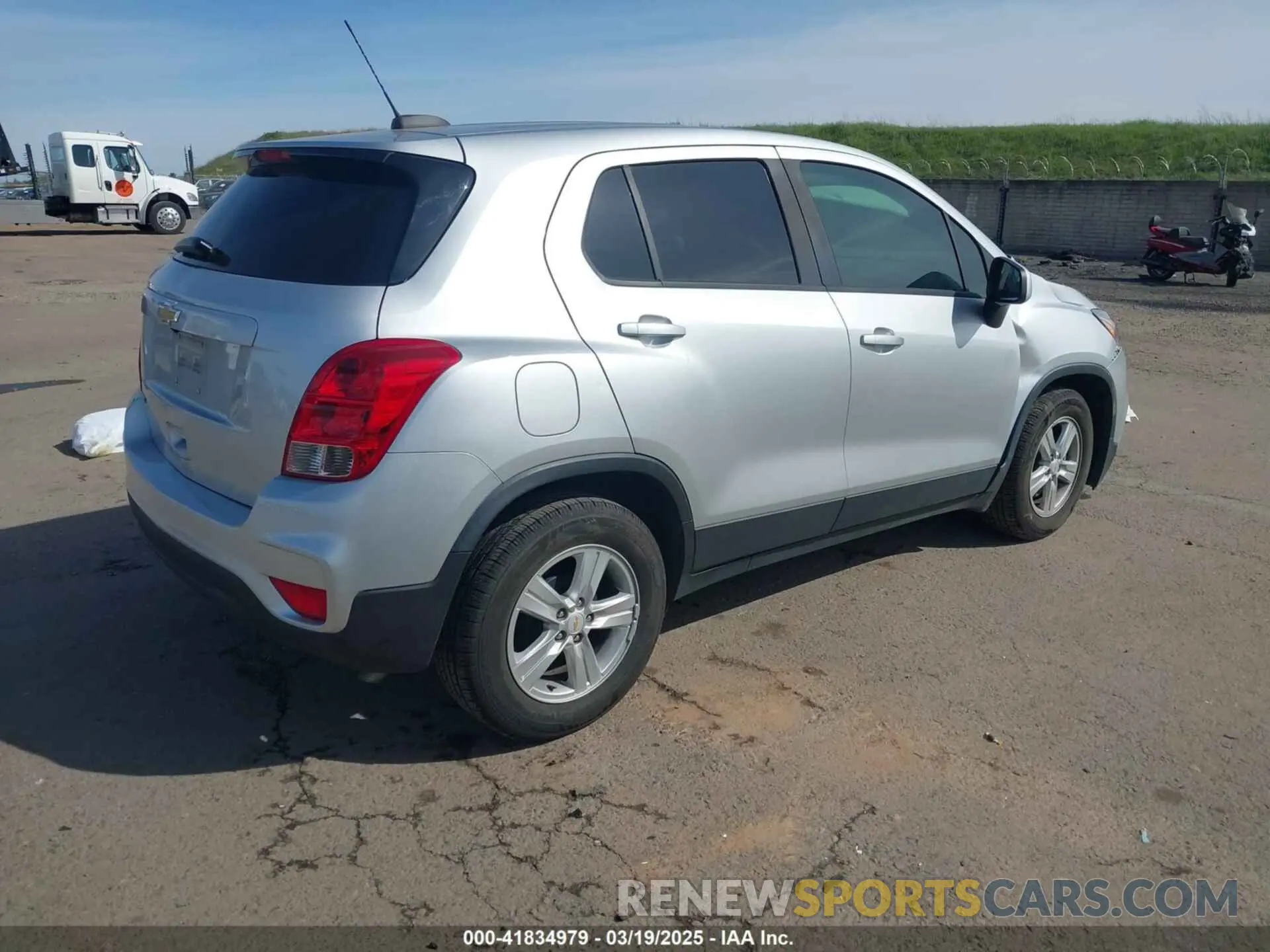 4 Photograph of a damaged car KL7CJKSB3LB022004 CHEVROLET TRAX 2020