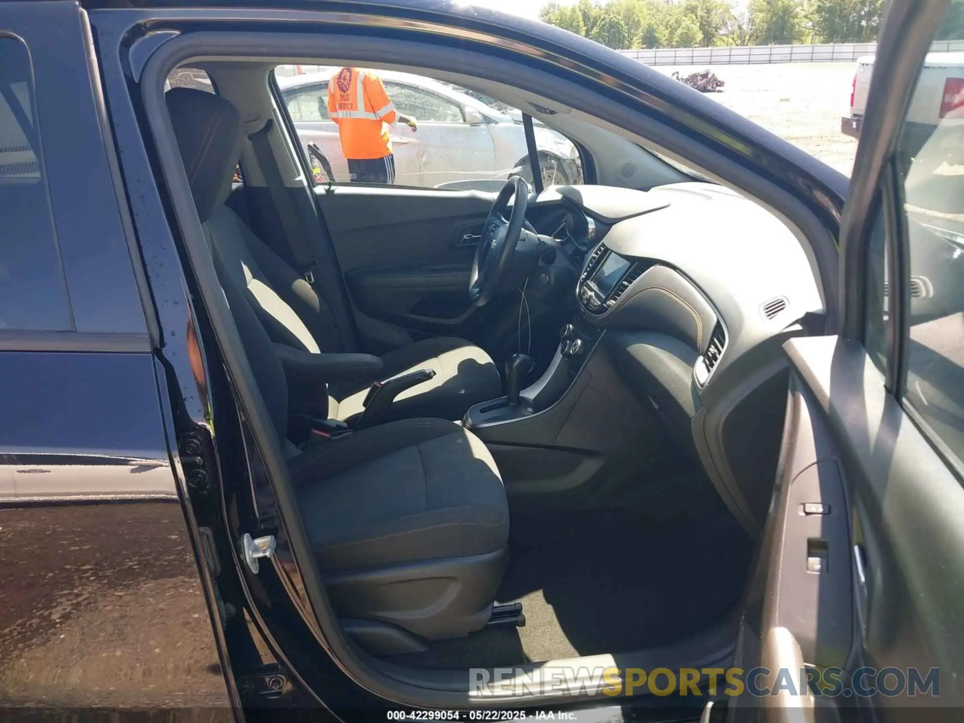 5 Photograph of a damaged car KL7CJKSB3LB026277 CHEVROLET TRAX 2020