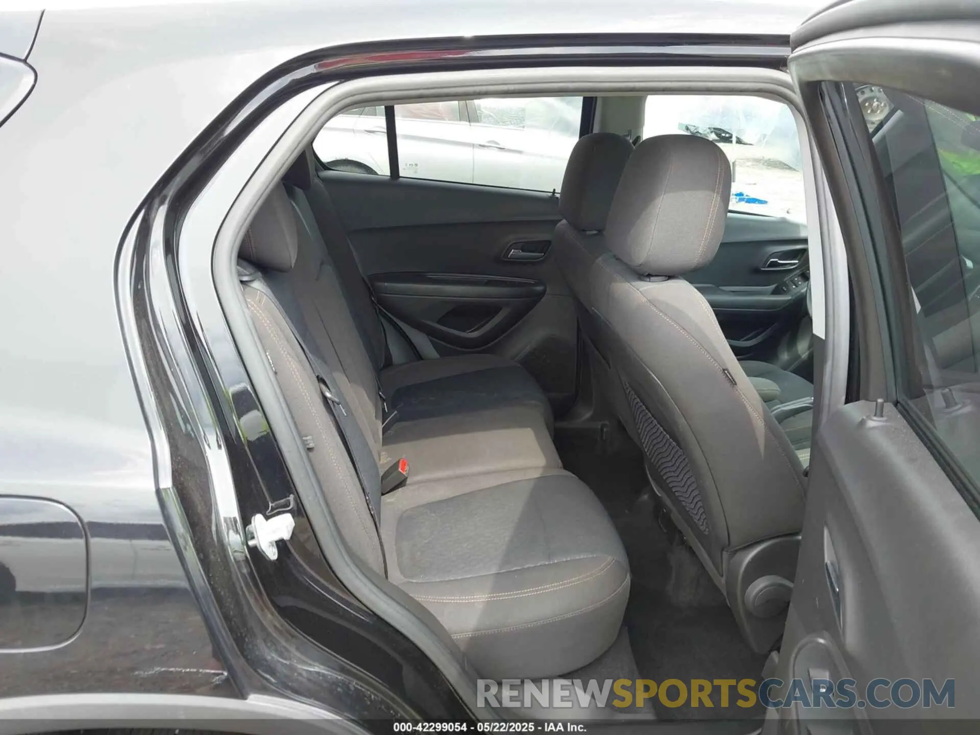 8 Photograph of a damaged car KL7CJKSB3LB026277 CHEVROLET TRAX 2020