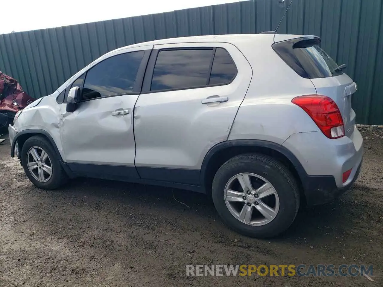 2 Photograph of a damaged car KL7CJKSB3LB039143 CHEVROLET TRAX 2020