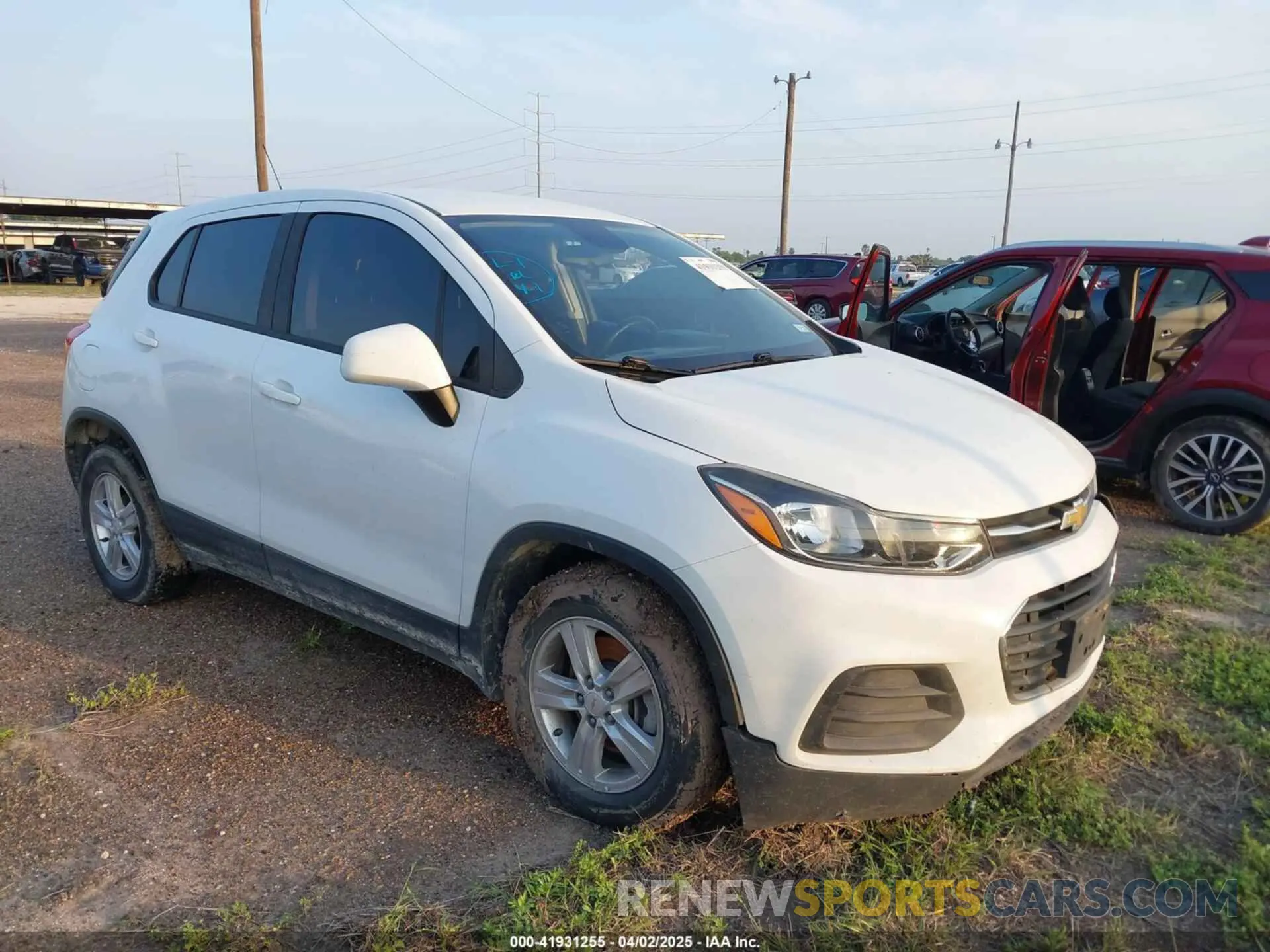 1 Photograph of a damaged car KL7CJKSB3LB043502 CHEVROLET TRAX 2020