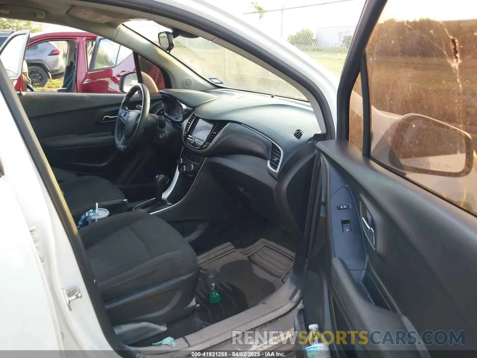 5 Photograph of a damaged car KL7CJKSB3LB043502 CHEVROLET TRAX 2020