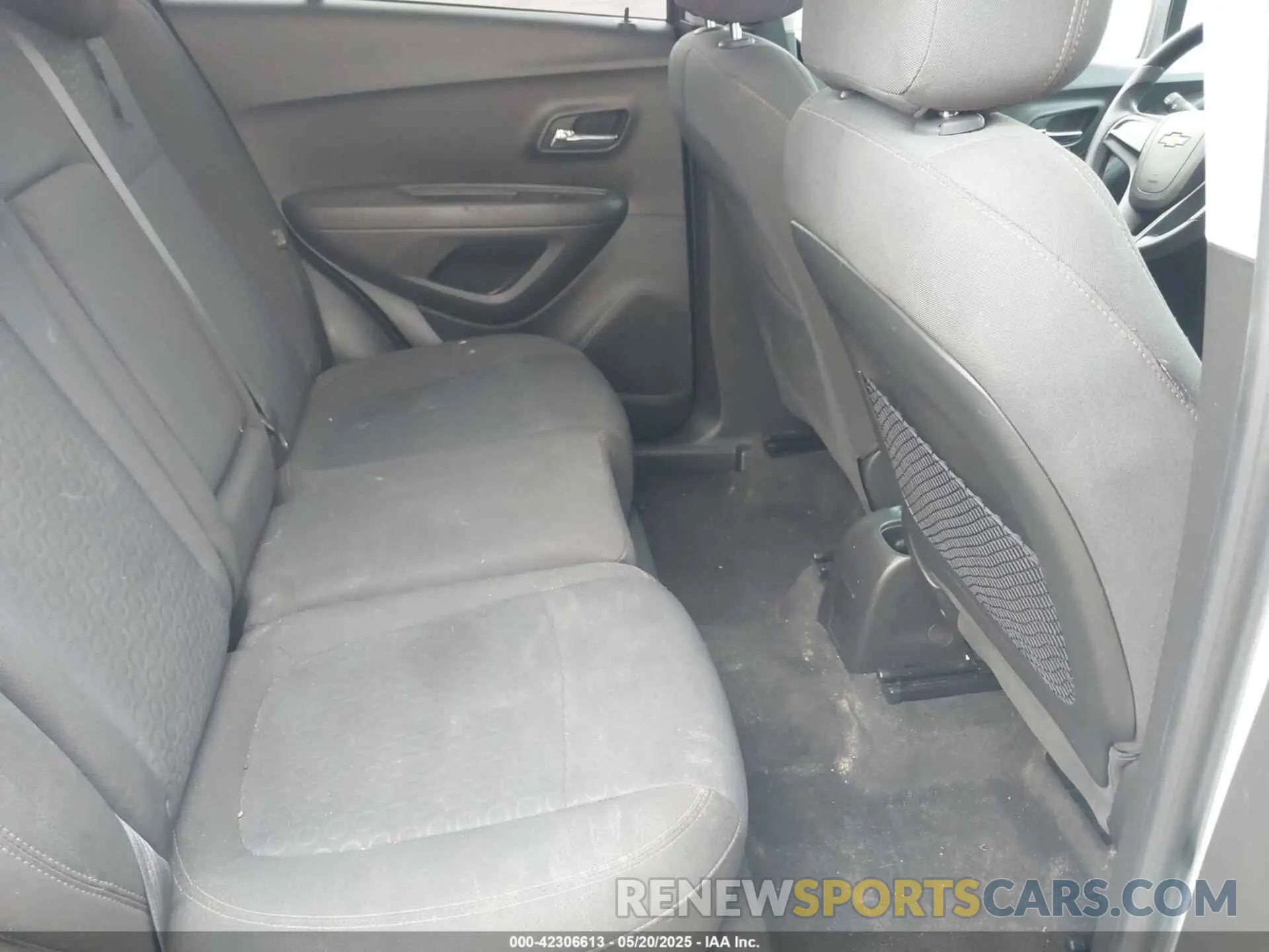 8 Photograph of a damaged car KL7CJKSB3LB059411 CHEVROLET TRAX 2020