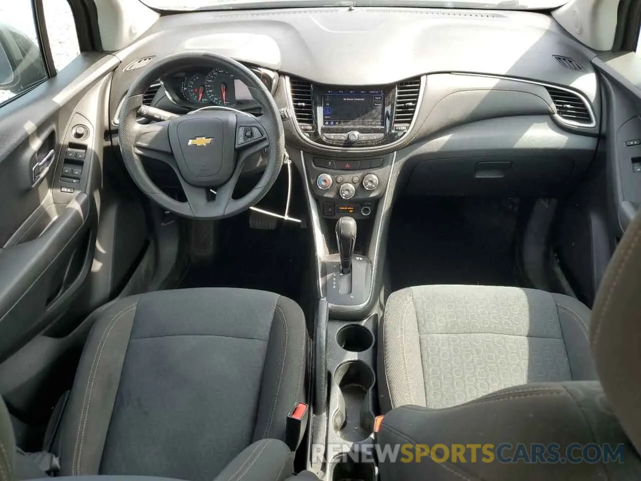 8 Photograph of a damaged car KL7CJKSB3LB060154 CHEVROLET TRAX 2020