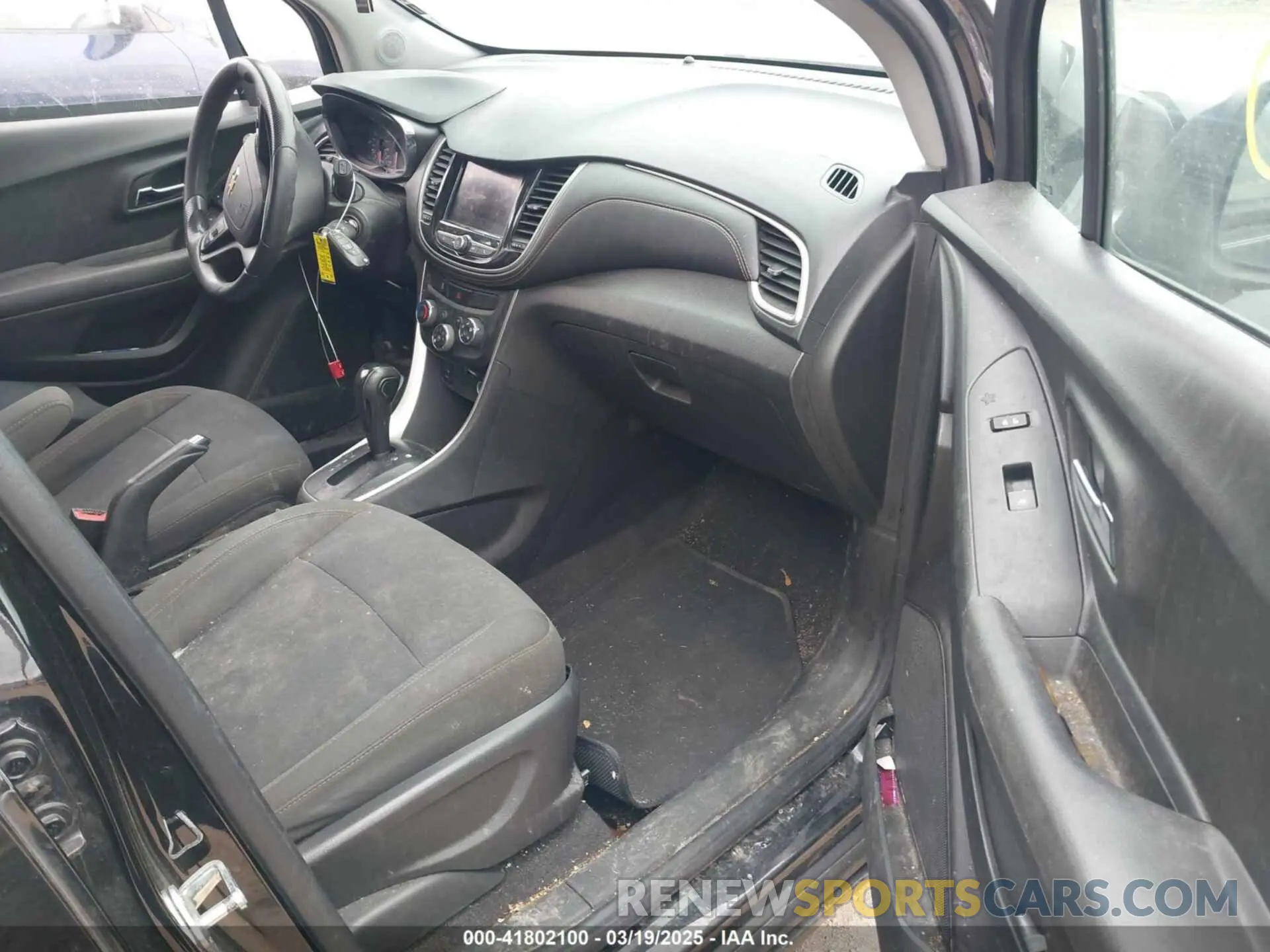 5 Photograph of a damaged car KL7CJKSB3LB063247 CHEVROLET TRAX 2020