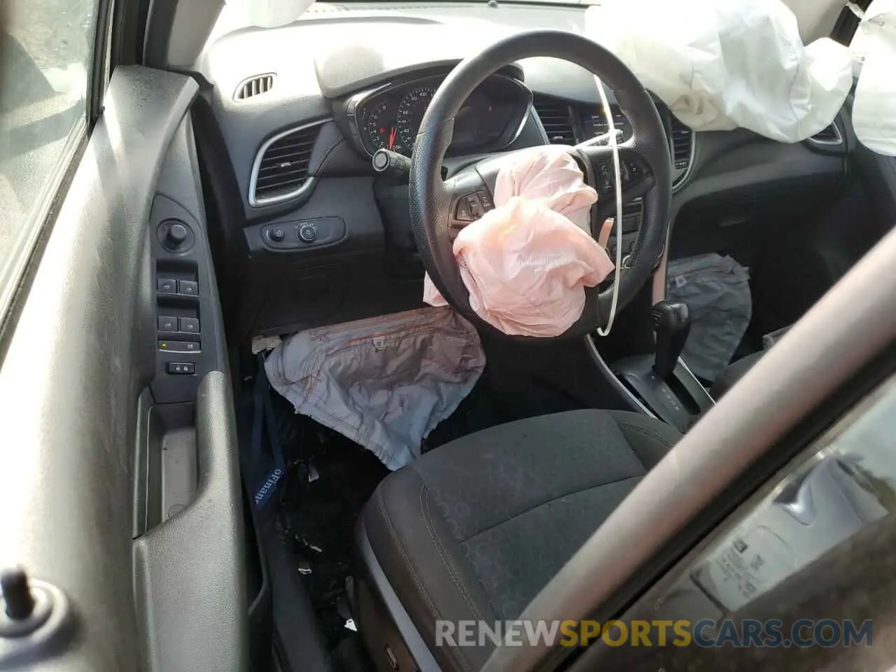 8 Photograph of a damaged car KL7CJKSB3LB318270 CHEVROLET TRAX 2020