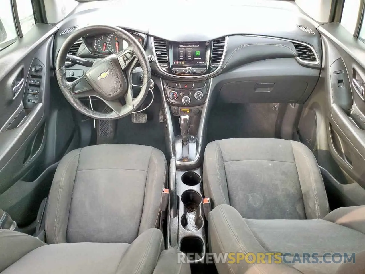 8 Photograph of a damaged car KL7CJKSB3LB326143 CHEVROLET TRAX 2020
