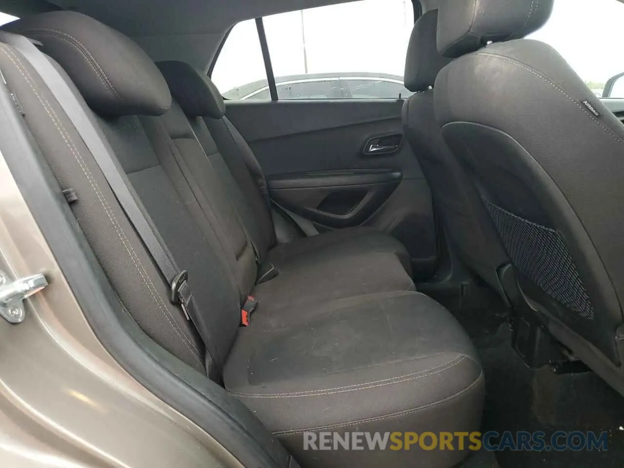 11 Photograph of a damaged car KL7CJKSB3LB350569 CHEVROLET TRAX 2020