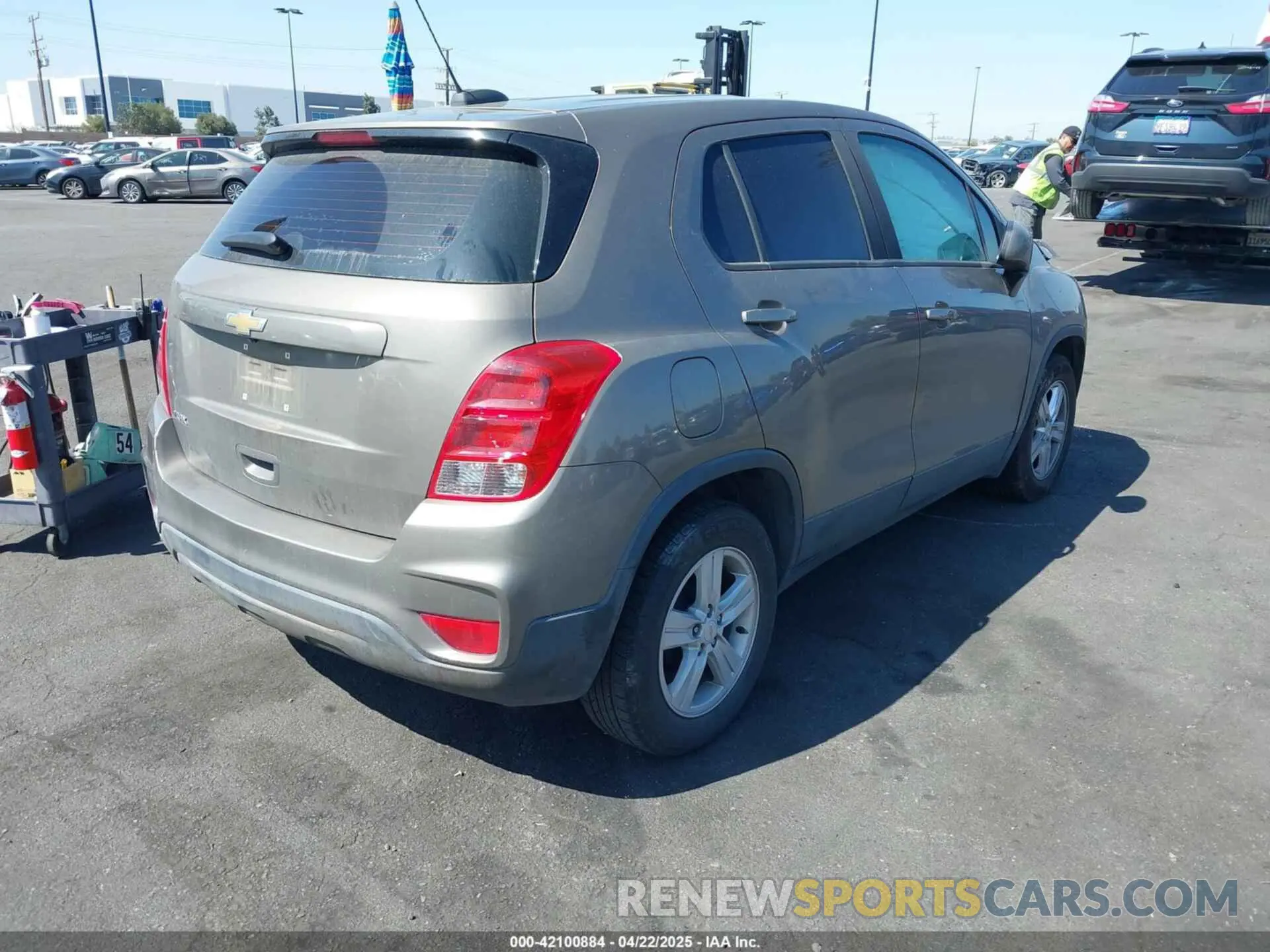4 Photograph of a damaged car KL7CJKSB3LB353522 CHEVROLET TRAX 2020