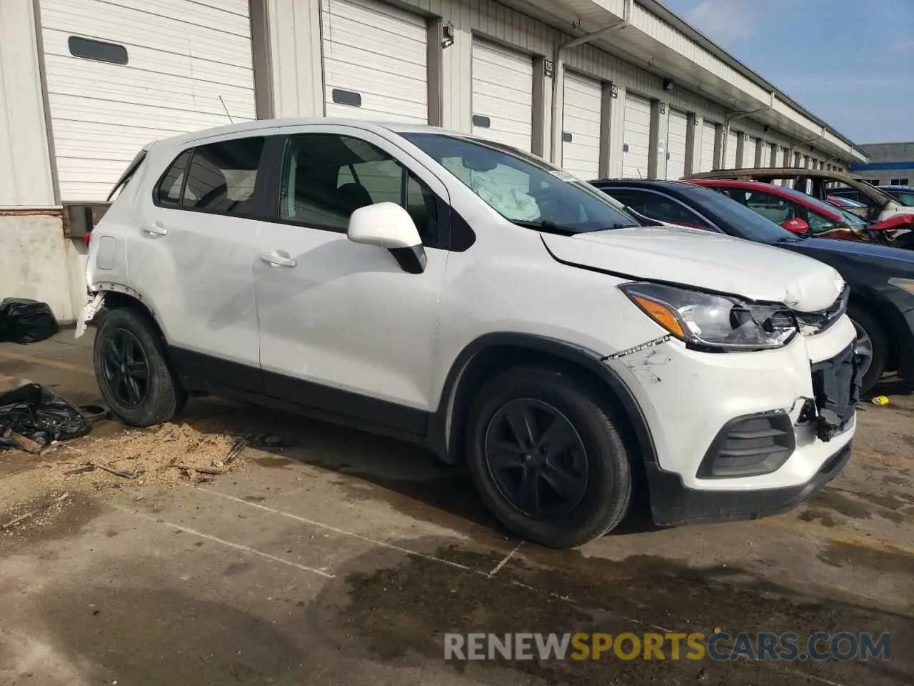 4 Photograph of a damaged car KL7CJKSB4LB018673 CHEVROLET TRAX 2020
