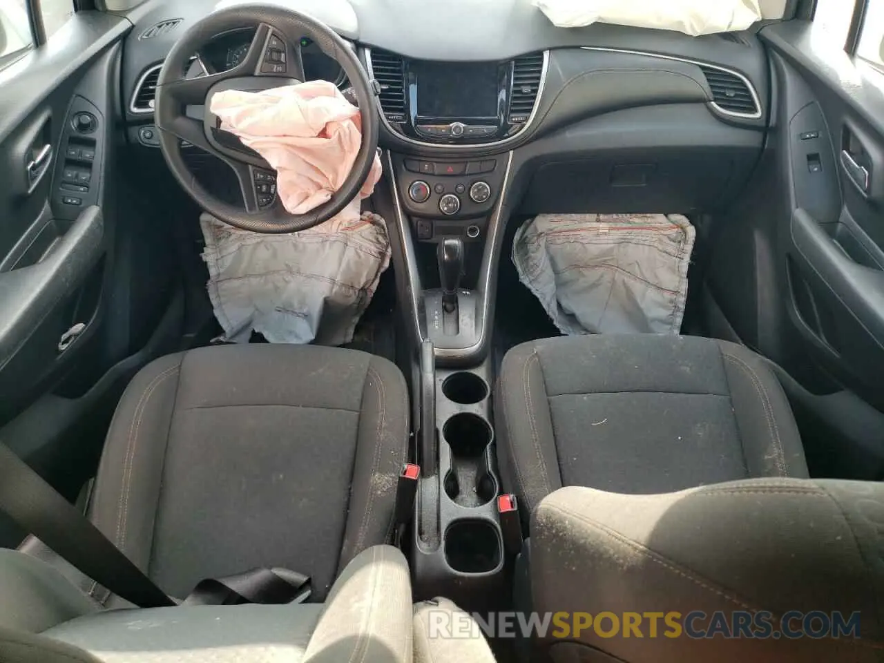 8 Photograph of a damaged car KL7CJKSB4LB018673 CHEVROLET TRAX 2020