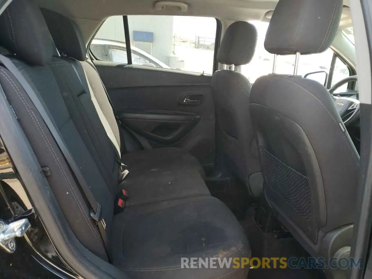 11 Photograph of a damaged car KL7CJKSB4LB033240 CHEVROLET TRAX 2020