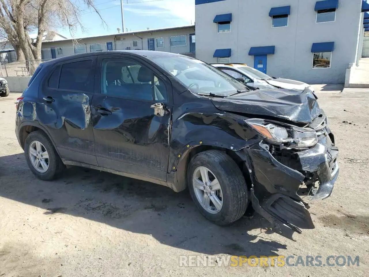 4 Photograph of a damaged car KL7CJKSB4LB033240 CHEVROLET TRAX 2020