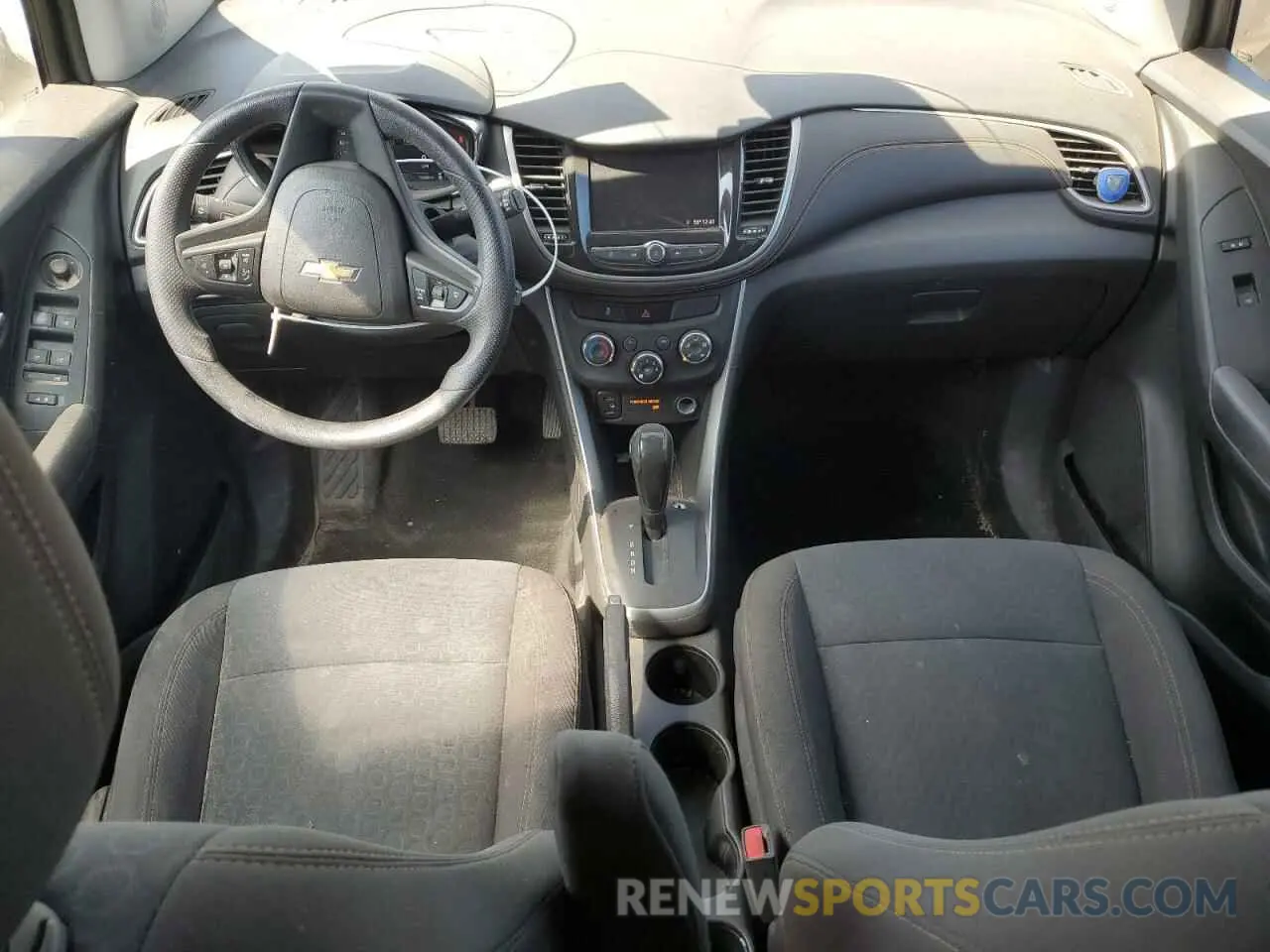 8 Photograph of a damaged car KL7CJKSB4LB033240 CHEVROLET TRAX 2020