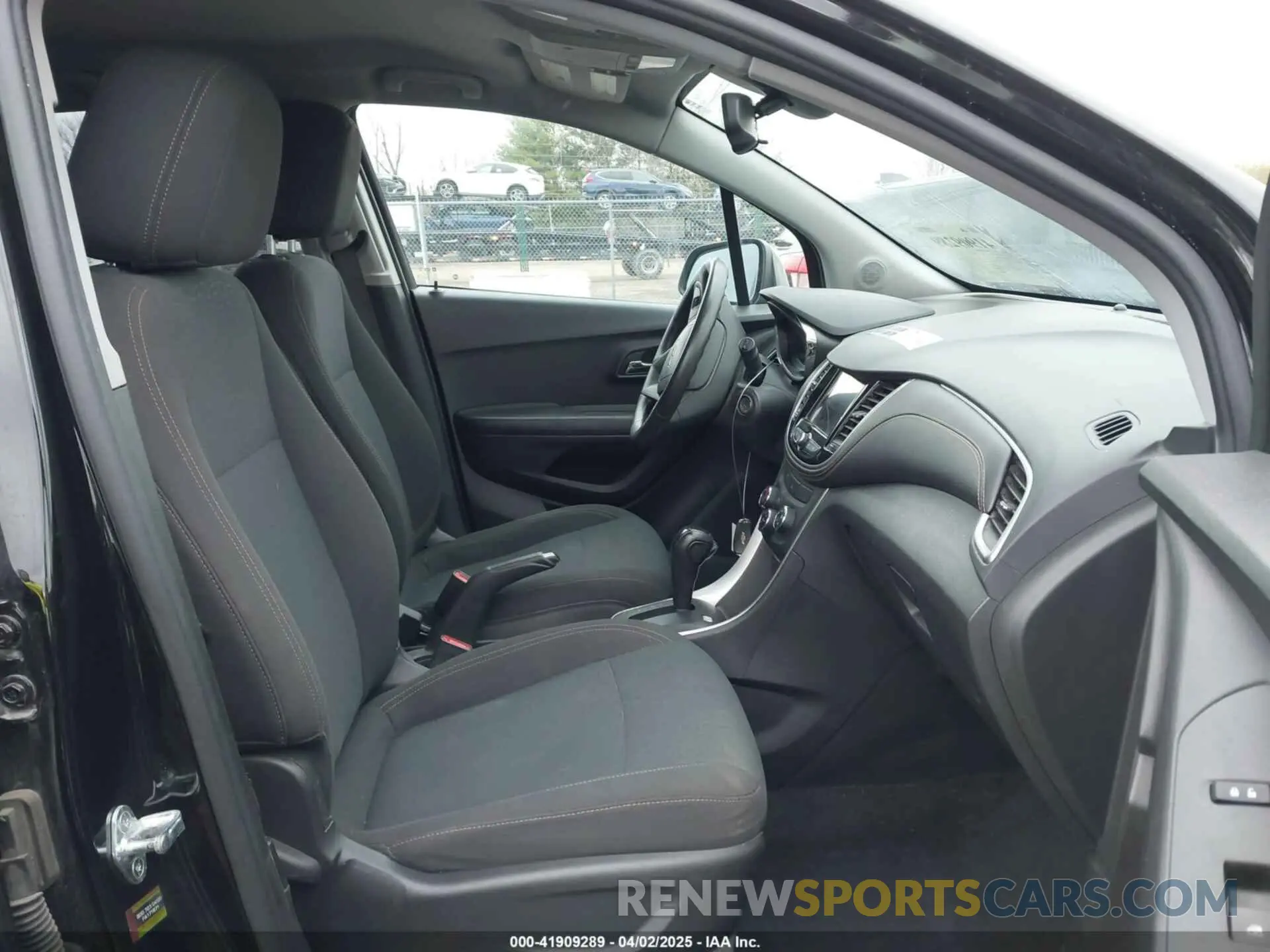 5 Photograph of a damaged car KL7CJKSB4LB074838 CHEVROLET TRAX 2020