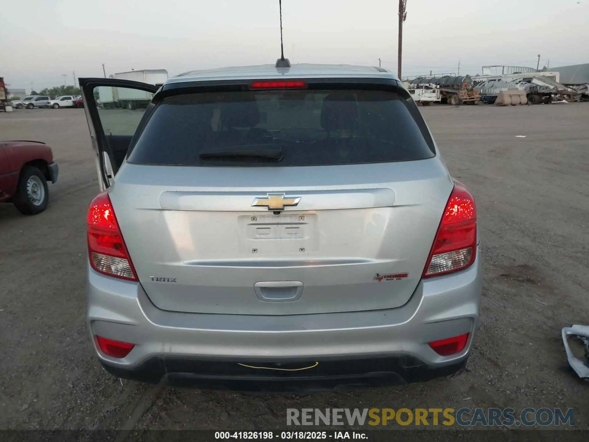 17 Photograph of a damaged car KL7CJKSB5LB021260 CHEVROLET TRAX 2020