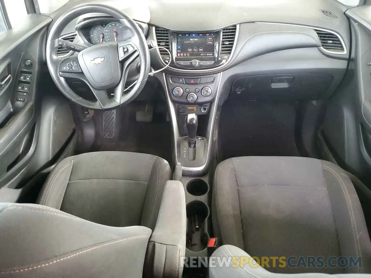 8 Photograph of a damaged car KL7CJKSB5LB041220 CHEVROLET TRAX 2020