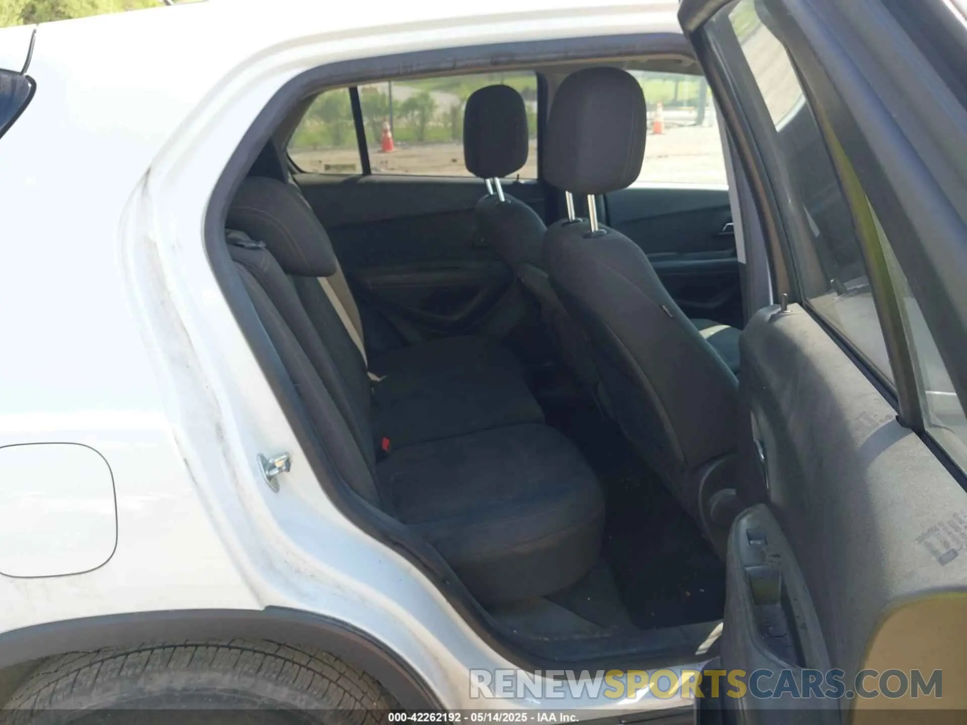 8 Photograph of a damaged car KL7CJKSB5LB041685 CHEVROLET TRAX 2020
