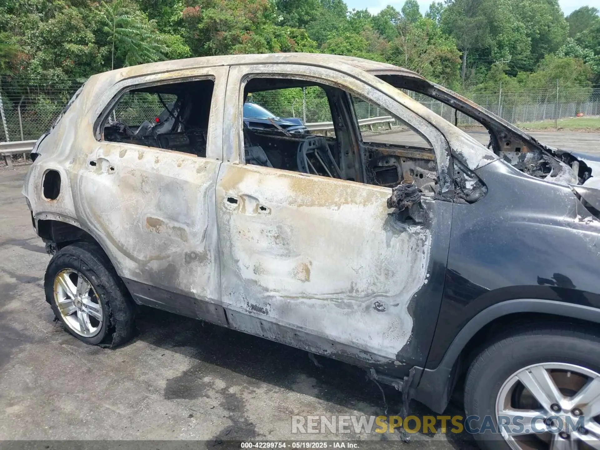 12 Photograph of a damaged car KL7CJKSB5LB062004 CHEVROLET TRAX 2020