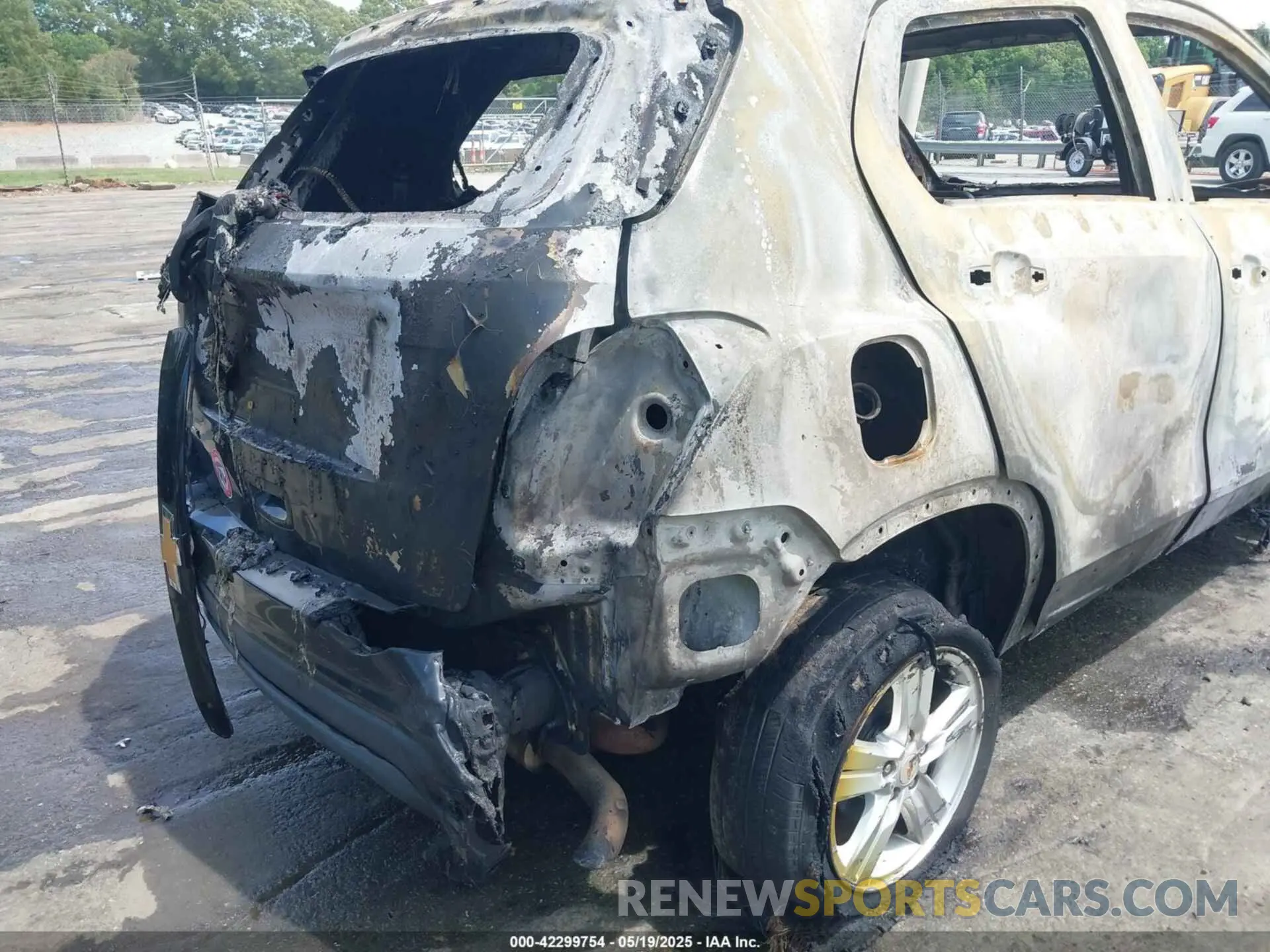 4 Photograph of a damaged car KL7CJKSB5LB062004 CHEVROLET TRAX 2020