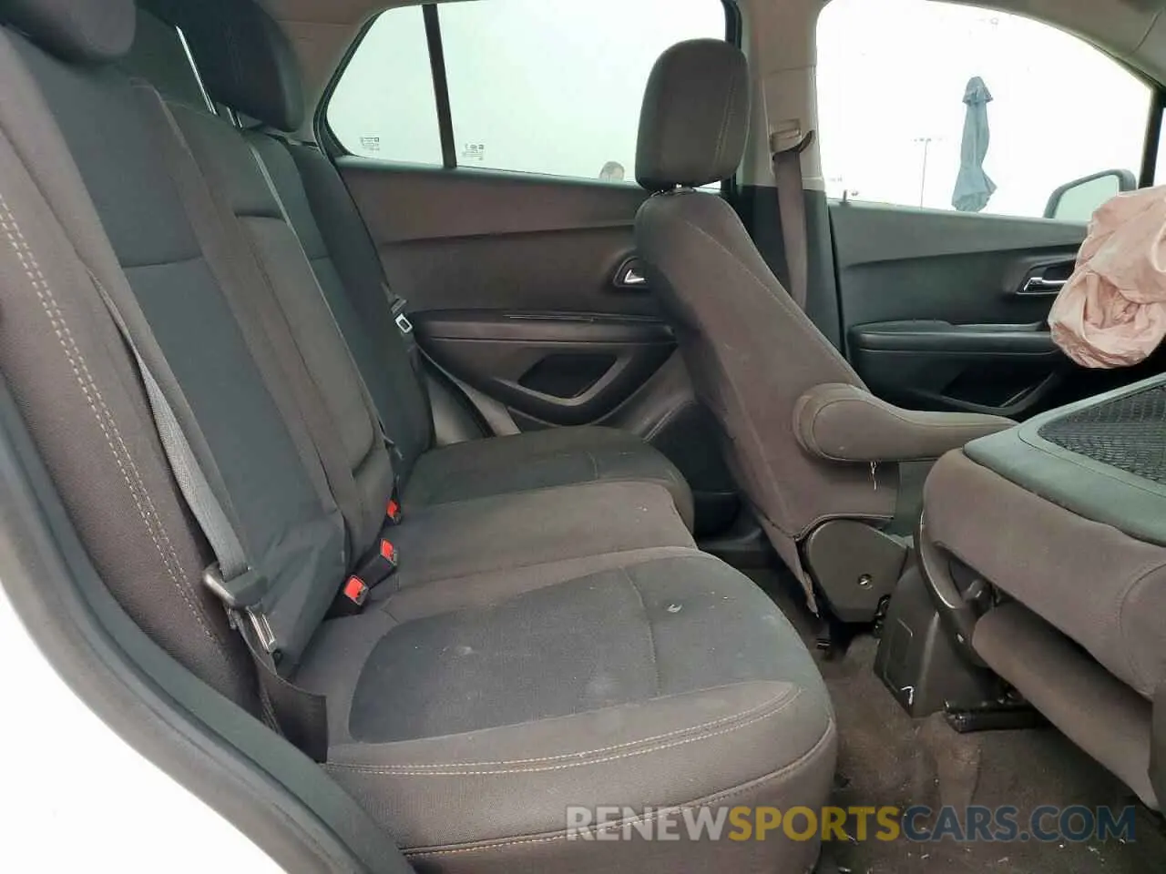 11 Photograph of a damaged car KL7CJKSB5LB074203 CHEVROLET TRAX 2020