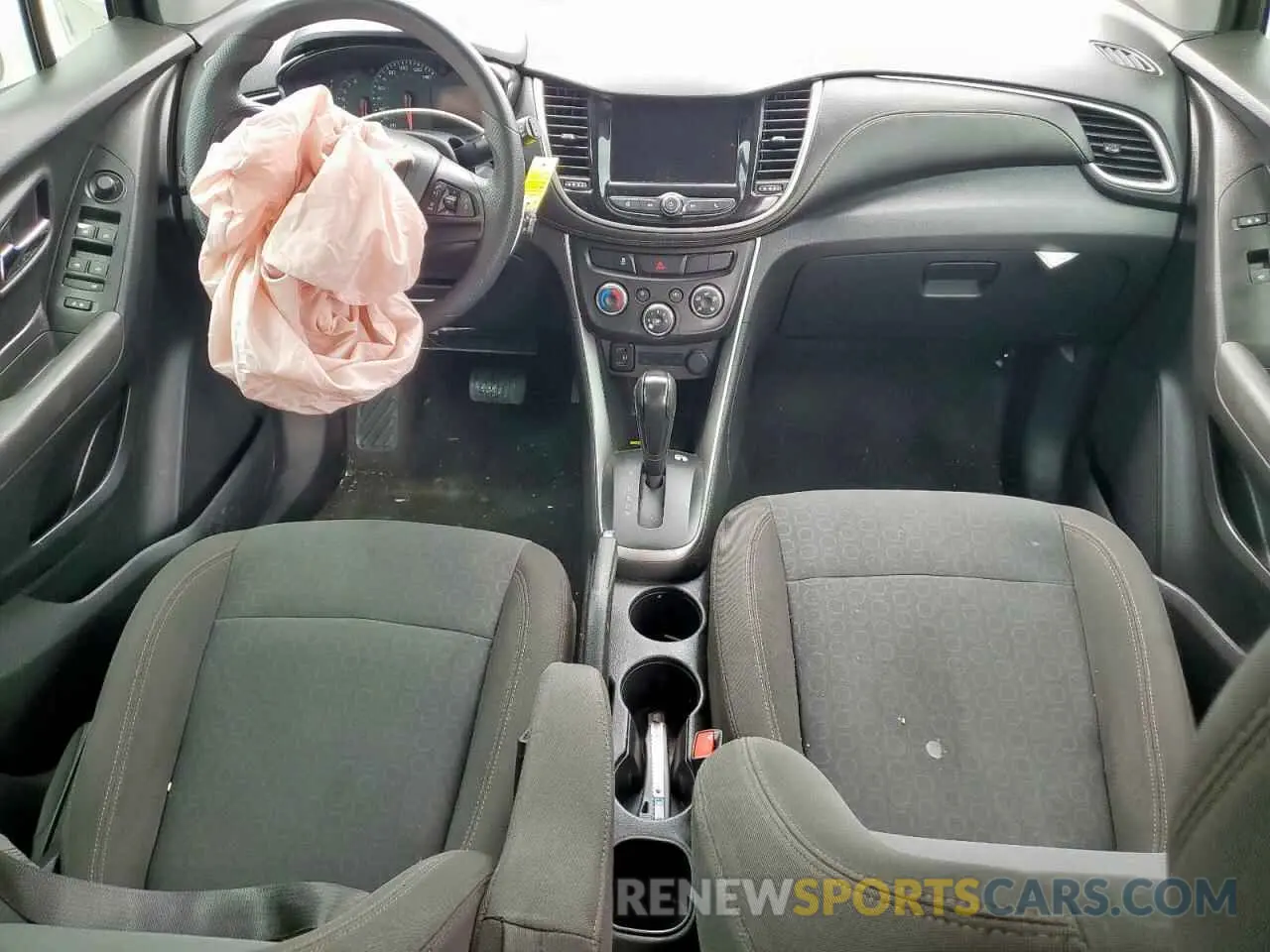 8 Photograph of a damaged car KL7CJKSB5LB074203 CHEVROLET TRAX 2020