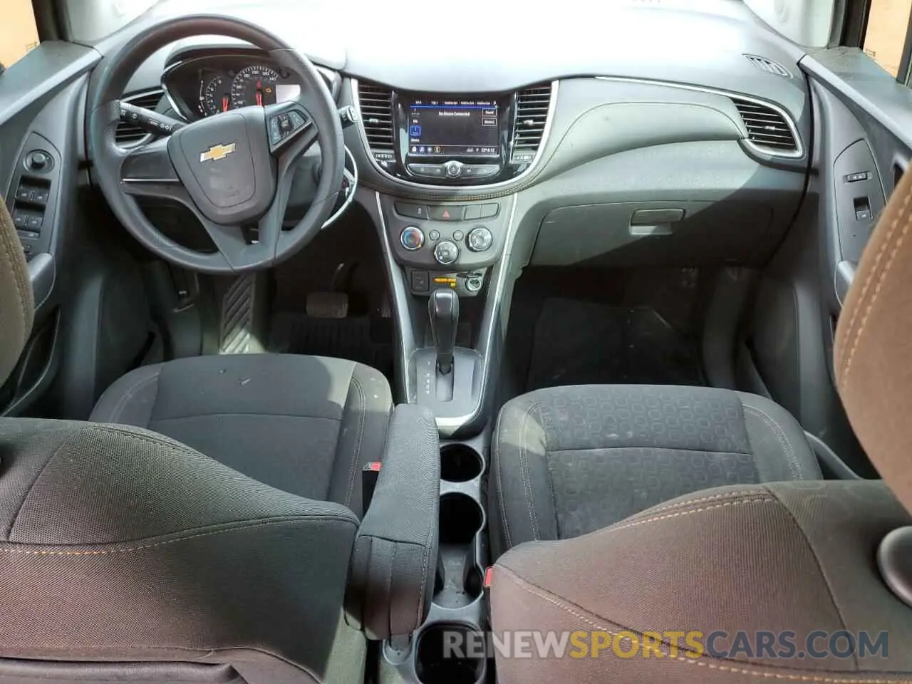 8 Photograph of a damaged car KL7CJKSB5LB091793 CHEVROLET TRAX 2020