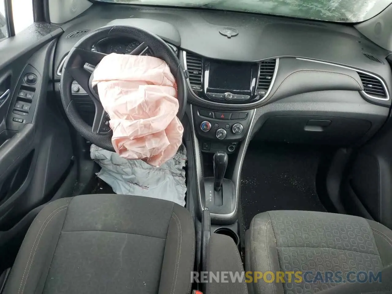 8 Photograph of a damaged car KL7CJKSB5LB321543 CHEVROLET TRAX 2020